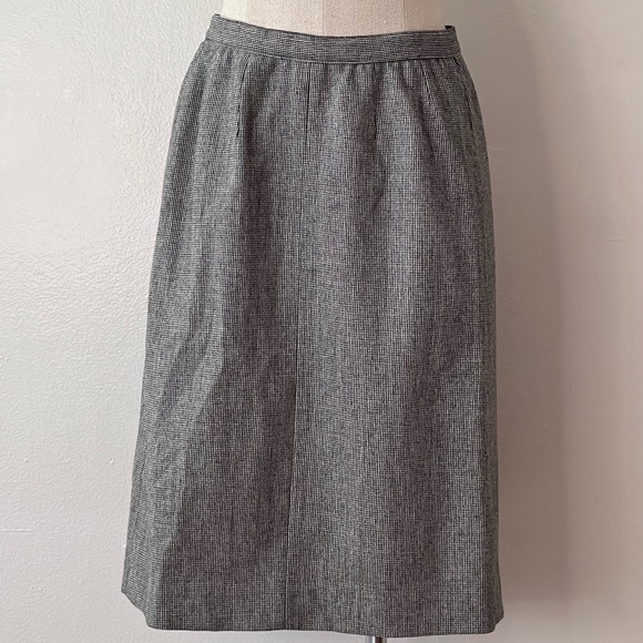 Evan-Picone Knee Length Wool Skirt with Side Button Closures - Picture 5 of 5